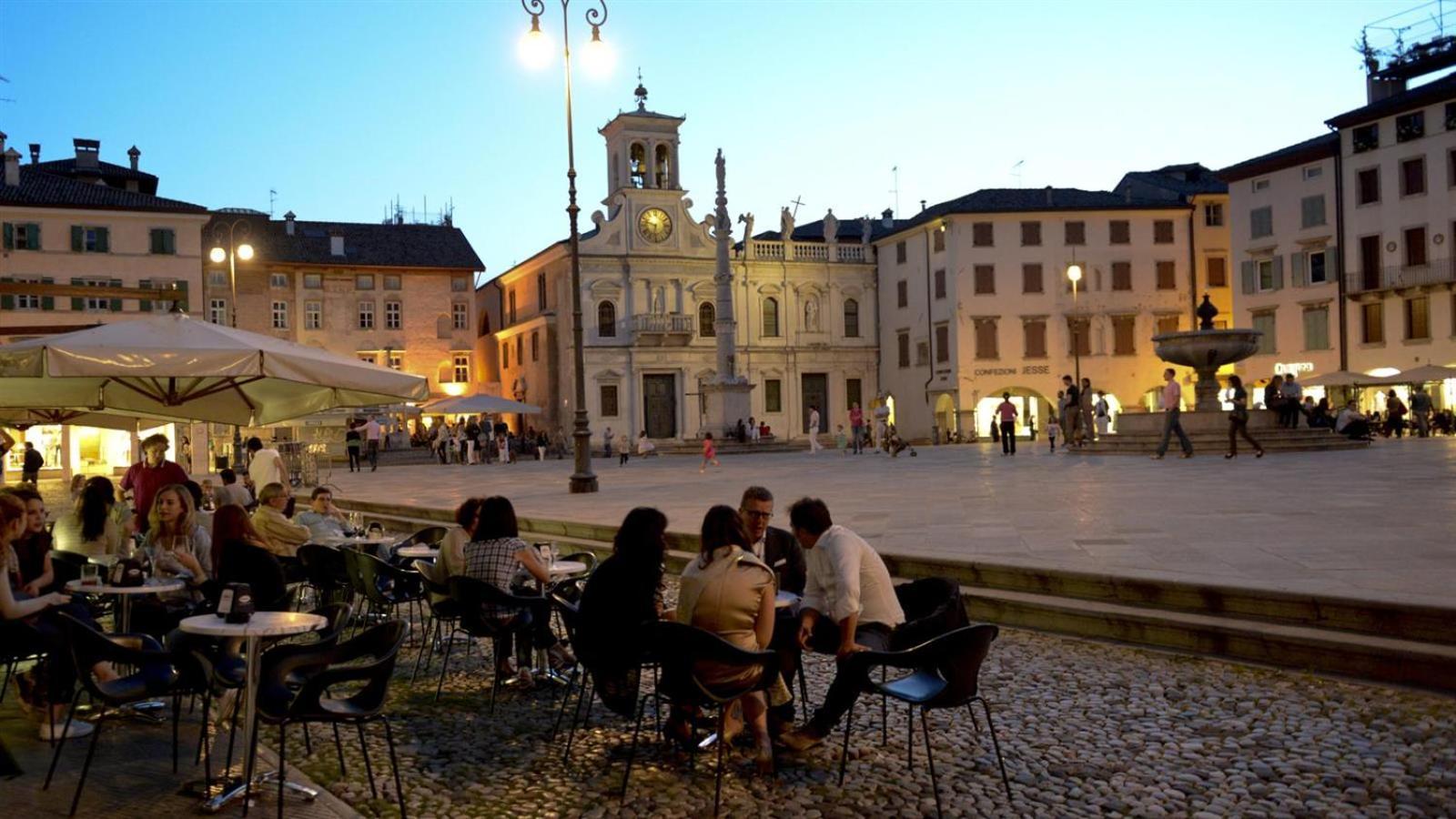 Ampio Trilocale A Udine Centro Apartment Bagian luar foto